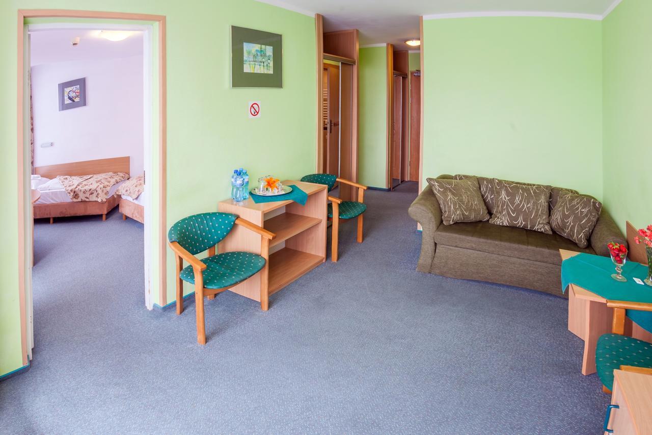 Hotel Jaskolka Ustron Dış mekan fotoğraf