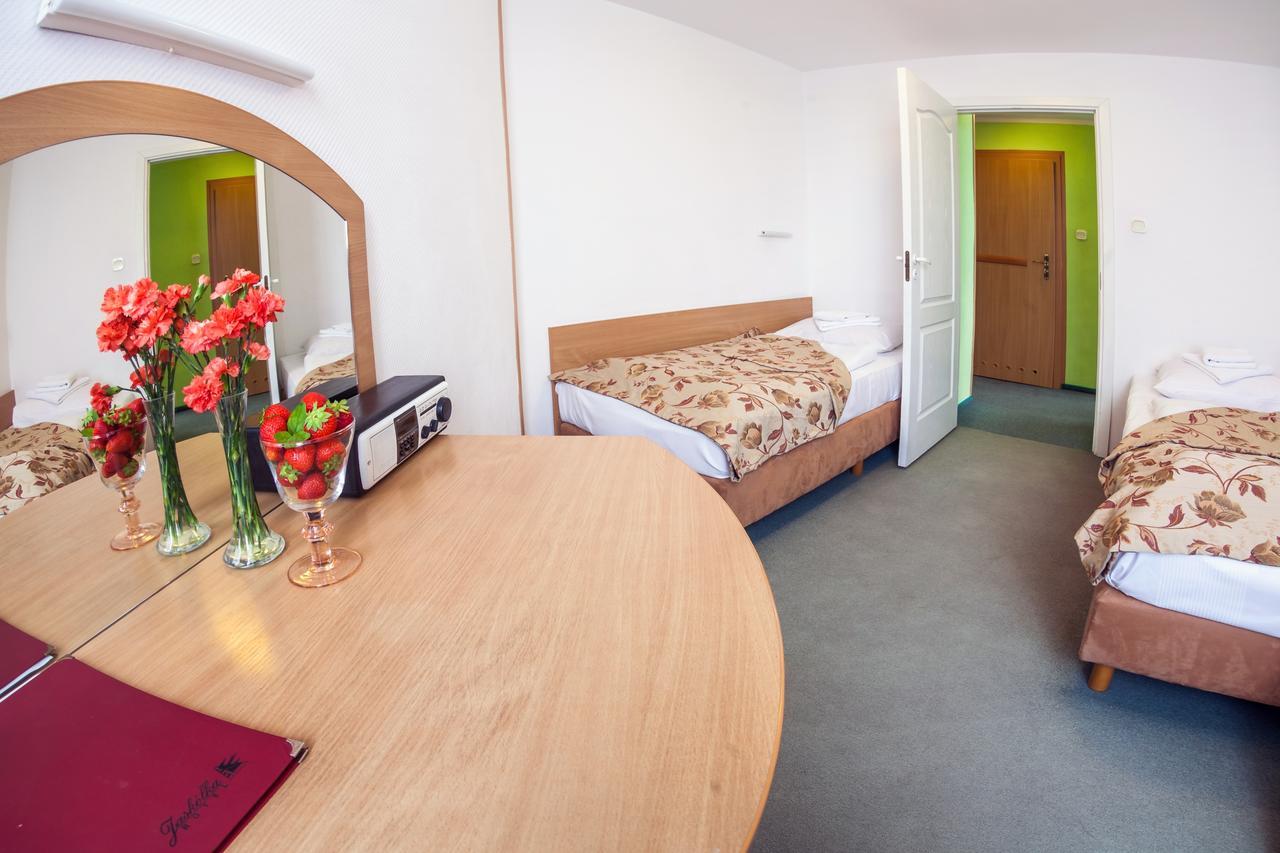Hotel Jaskolka Ustron Dış mekan fotoğraf
