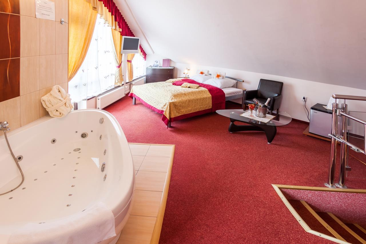 Hotel Jaskolka Ustron Dış mekan fotoğraf